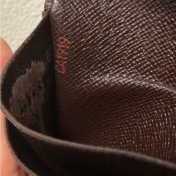 LOUIS VUITTON
Damier Porte Monnaie Billets Tresor Bifold Wallet Pre-loved 💕 - Picture 12 of 12